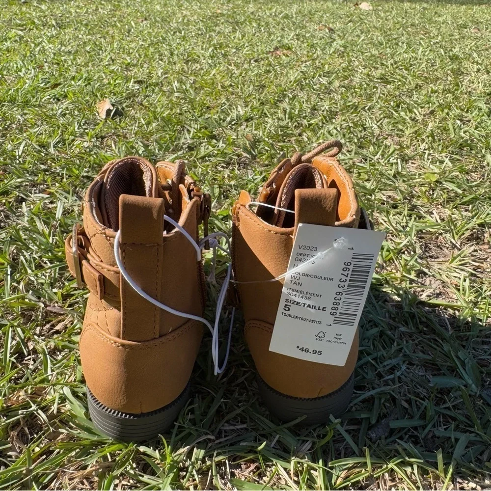 The Children’s Place Toddler Combat Boots‎ Size 5 Tan Lace Up Zip Buckle NWT